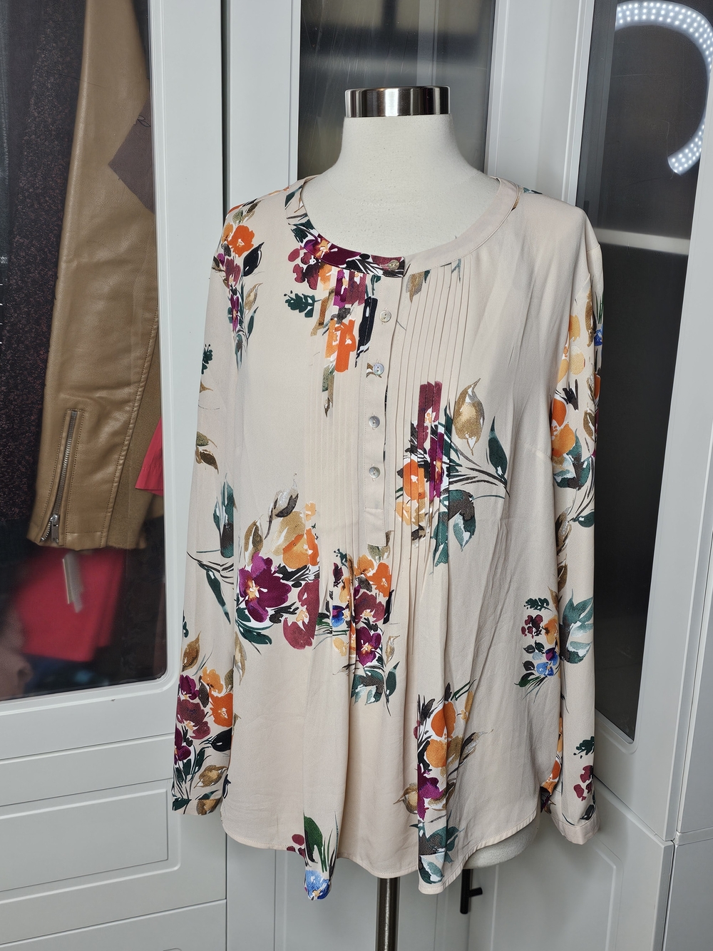 Daniel Rainn Cream Floral Pintuck Button-Front Blouse